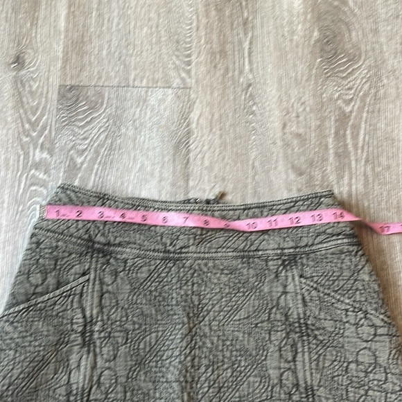 Anthropologie pilcro Skirt embossed in moss green has pockets size 4 - Picture 5 of 8